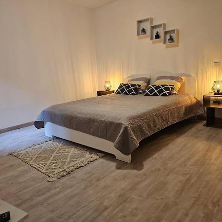 Joli Appartement En Face De Lac เนาทัว ภายนอก รูปภาพ